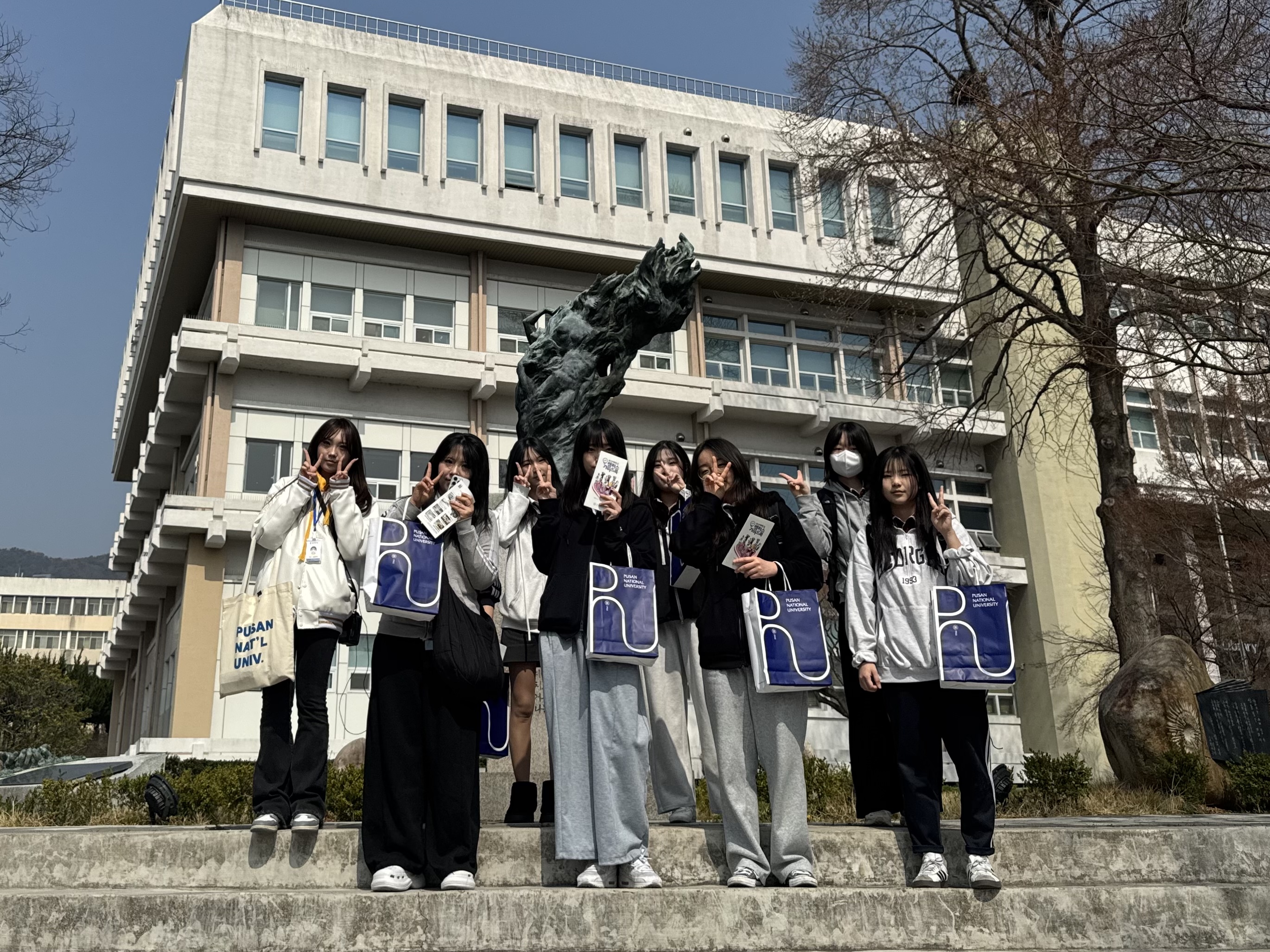'무룡고등학교 3학년'