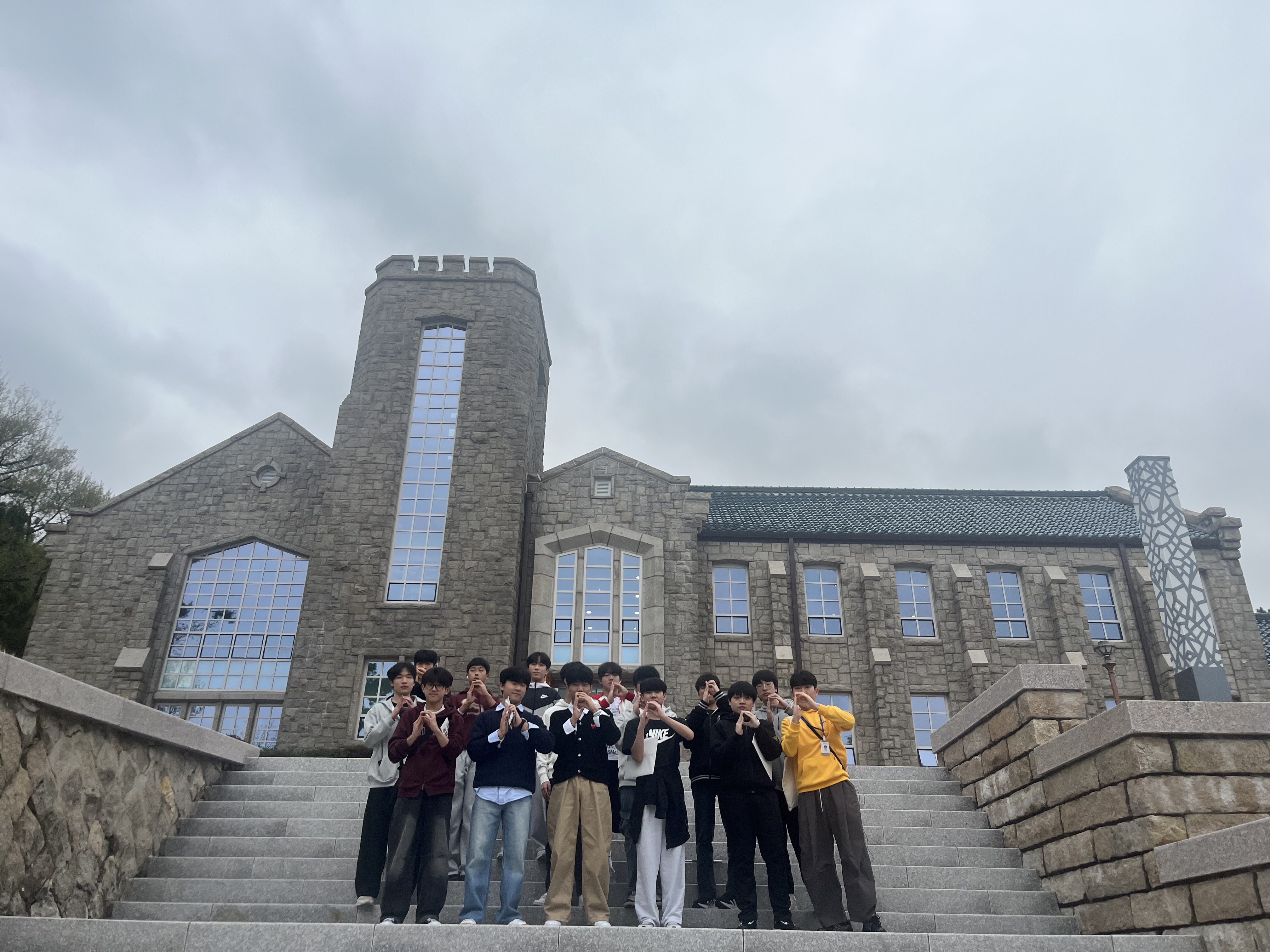 '김해삼방고등학교 1학년'