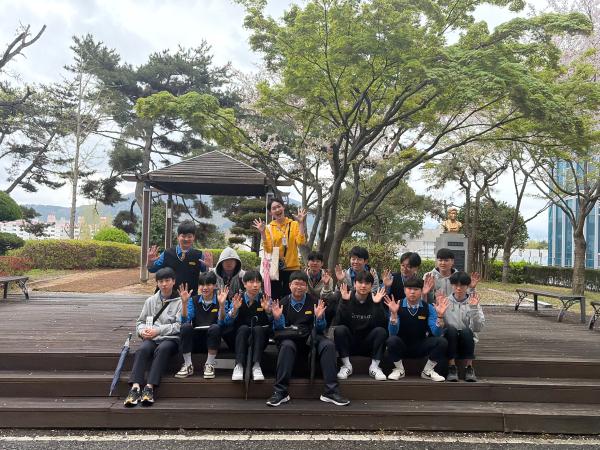 '마산구암고등학교 1학년'의 첨부파일 이미지