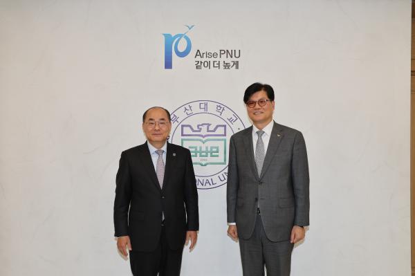 '내빈 접견_이상돈 양산부산대학교병원 병원장'의 첨부파일 이미지