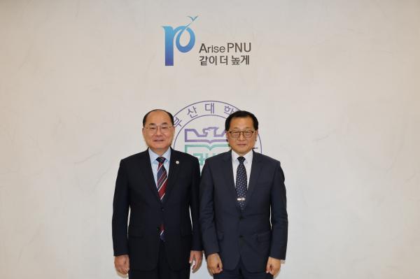 '내빈 접견_박상욱 법무부 출입국 정책단장'의 첨부파일 이미지