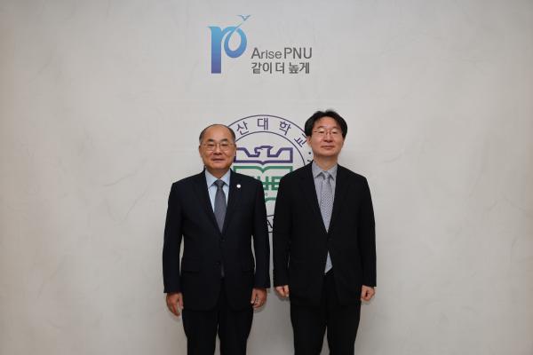 '내빈 접견_정희권 연구개발특구진흥재단 이사장'의 첨부파일 이미지